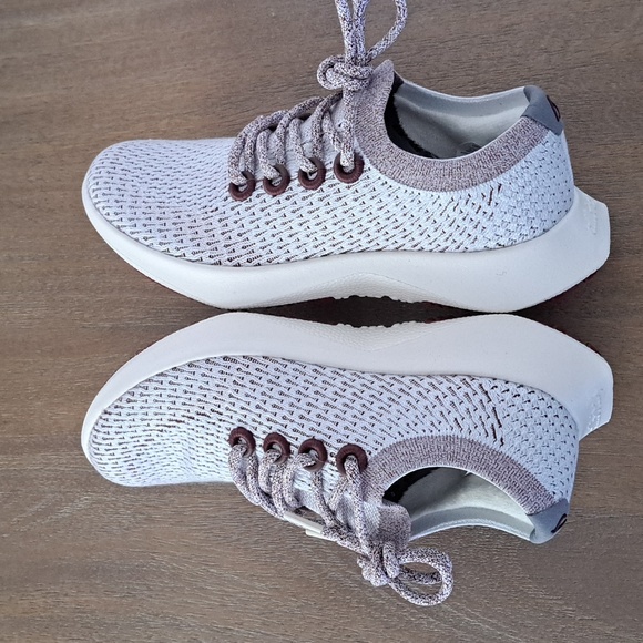 Allbirds Women's Tree Dasher 2 - Color: Blizzard/Thunder Red - Size: 7 - Picture 7 of 9